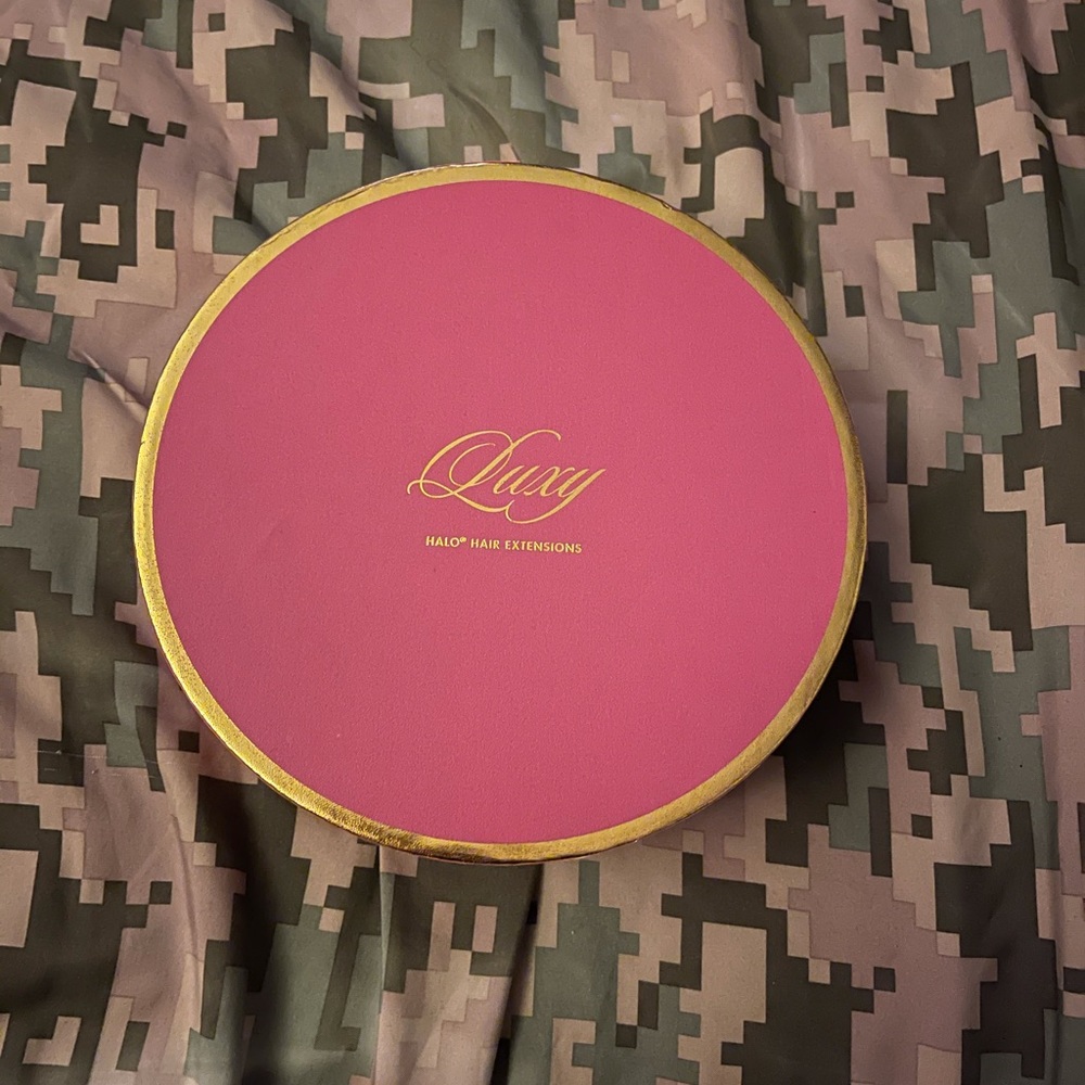 Luxy Halo hair extensions in Sandy Blonde